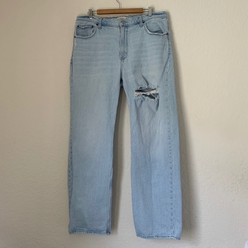 Abercrombie & Fitch 90s Relaxed Jean Womens 34/18L Light Wash Distressed Grunge